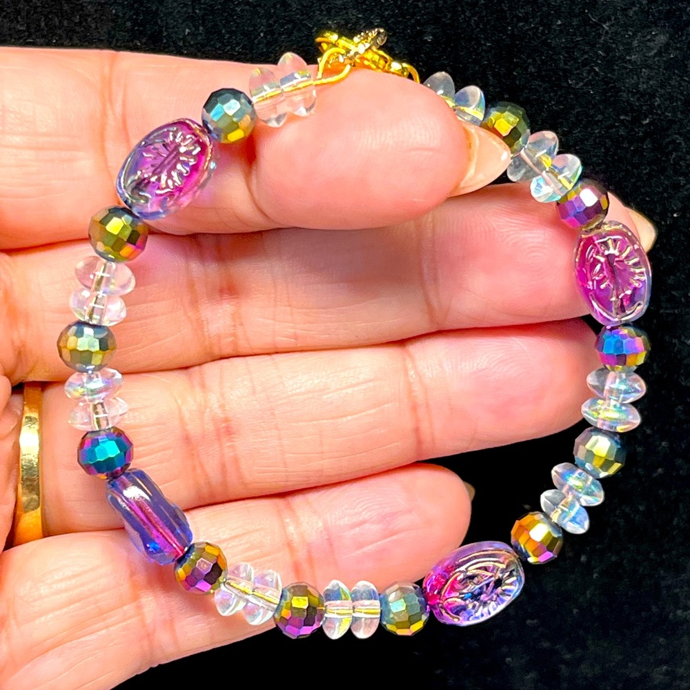 💜Stunning purple and gemmed Swarovski cuff bangle